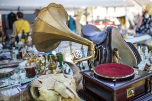 Brocante, Vide grenier - Allogny