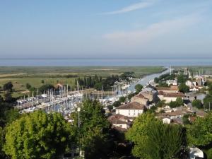 Brocante, Vide grenier - Mortagne-sur-Gironde