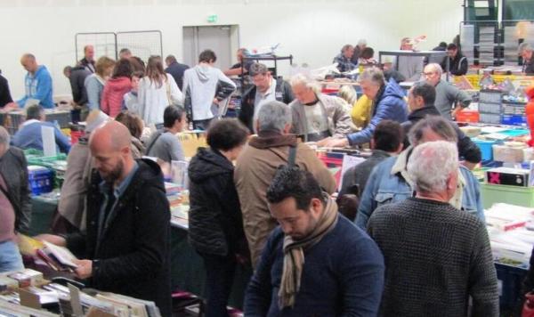 Bourse disques- bandes dessinées - jouets anciens - Caraman