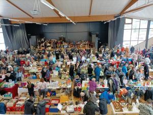 Brocante collection vide grenier - Vif